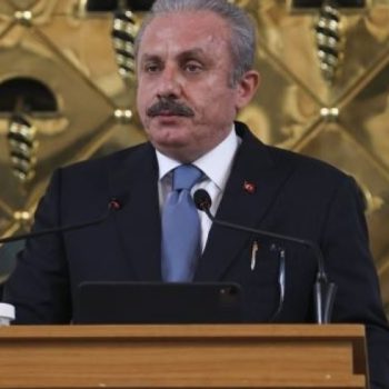 رئيس مجلس النواب التركي مصطفى شنتوب