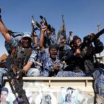 عناصر من ميليشيات الحوثي في تويتر (فرانس برس)