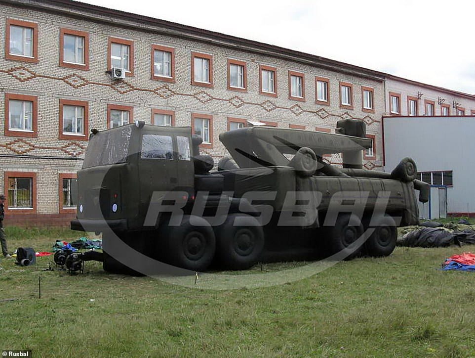 دبابات روسية تابعة للرئيس الروسي بوتين