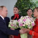 بوتين والمرأة