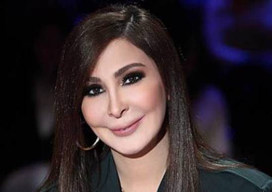 اليسا تهاجم رجل دين