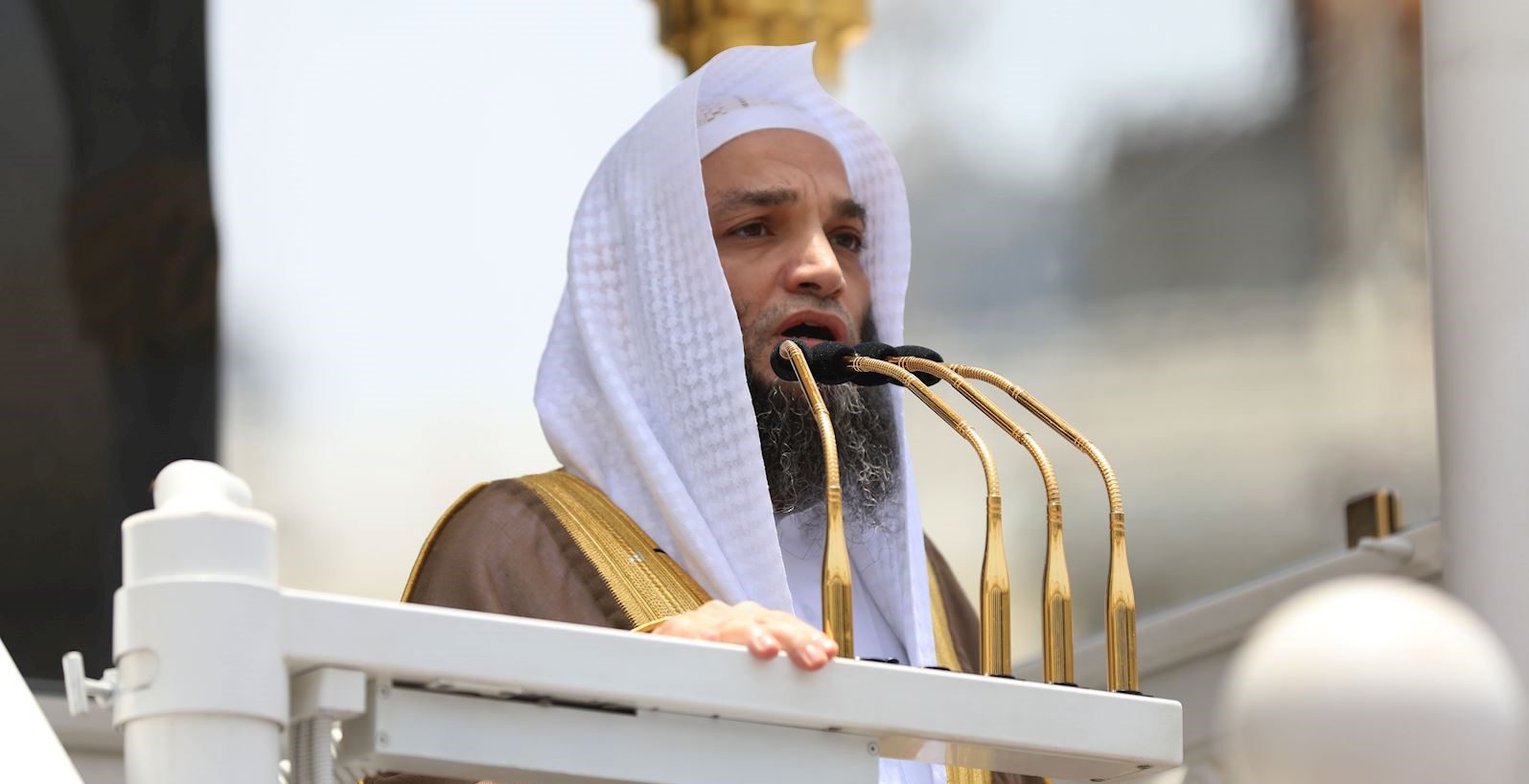 تحذير خطيب الحرم المكي من مشاهير السوشيل