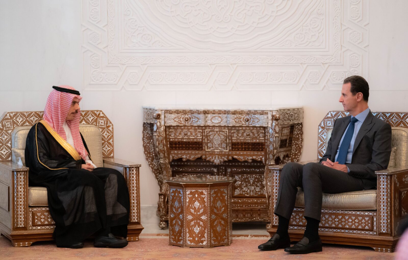 وزير الخارجية السعودي وبشار الأسد