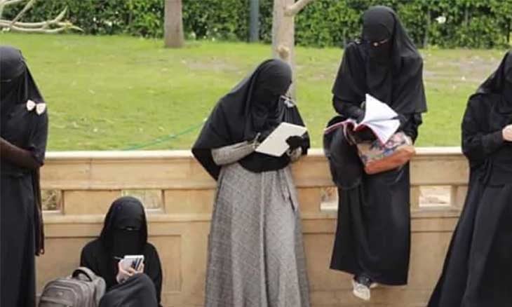 حظر ارتداء النقاب في مدراس مصر